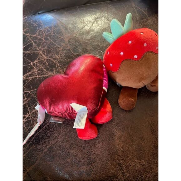 Hallmark Better Together Strawberry & Chocolates - Picture 4 of 6